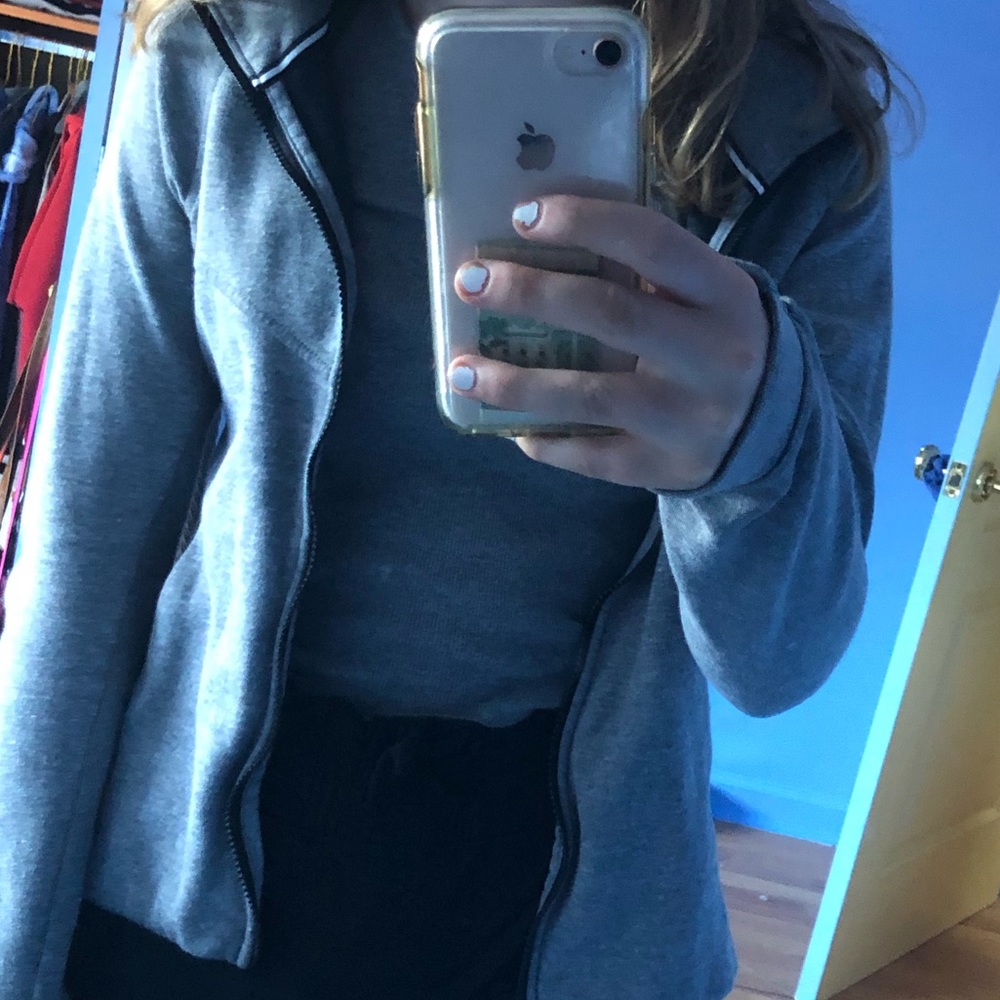 GREY NIKE HOODIE